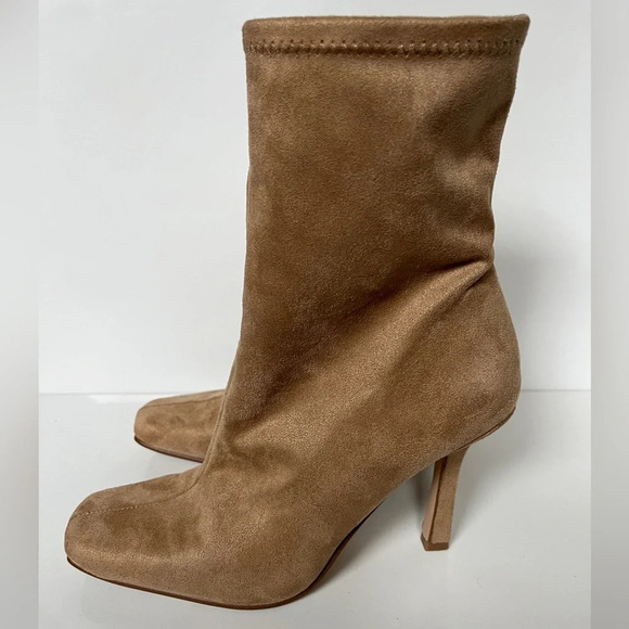 Elegant Tan Suede Ankle Boots - Picture 1 of 7